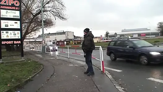 Wunderschöne geile brünette mit perfekten titten bekommt einen schönen harten schwanz in ihre enge nasse muschi gestoßen