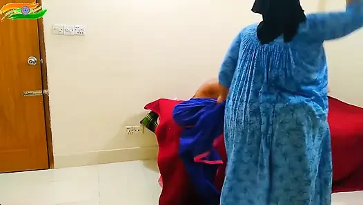 Tante seksi dengan pantat dan toket besar ngentot sama cowok yang tangannya diikat dan kakinya diikat
