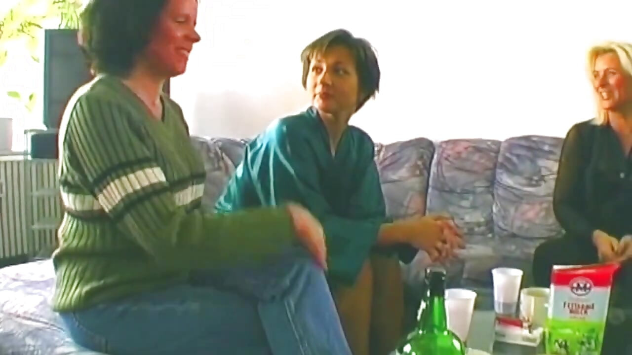 Blondynki i brunetki palec mokre cipki w trójkącie