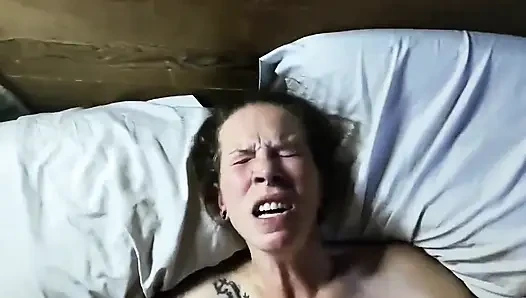 MILF mit dicken titten gefickt und ins gesicht gespritzt