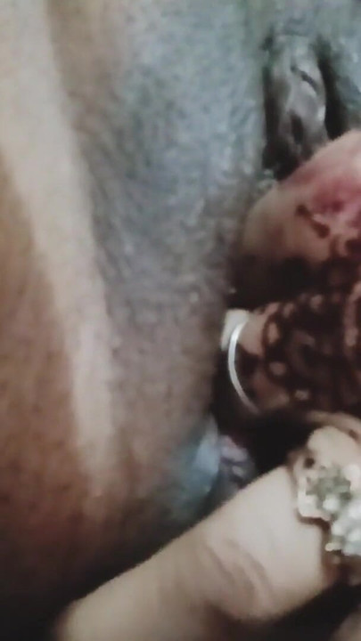 Desi Bhabi Loray ki Talash mei Piyasi Phudi | Clip 1