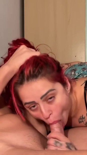 רגע חובה לראות מתוך "מציצה עם פטיש עשן - קמילה יורדת לקצה"