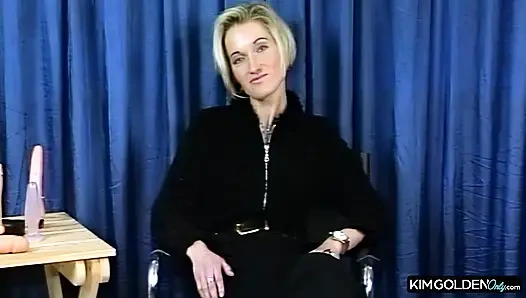 Blonde Verfuehrerin in wilder Toy-Action