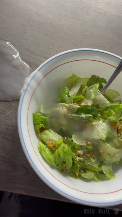 Dotado bombea 5 cargas seguidas en su ensalada | Clip 2