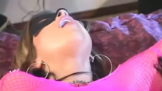 Slutty stripper doing great blowjob and loves to get her pussy licked