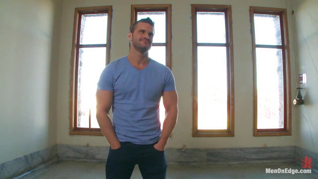 Super zgodnik Landon Conrad vezan i na rubu po prvi put