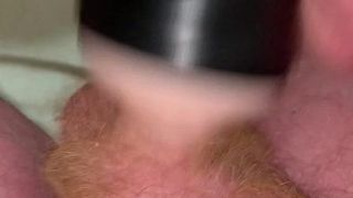 Крошечный рыжий хуй трахает искусственную вагину