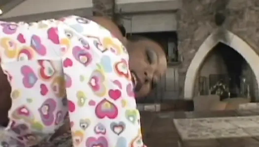 Ebenholz-schätzchen mit dickem hintern aus frankreich, arsch von bbc gefickt