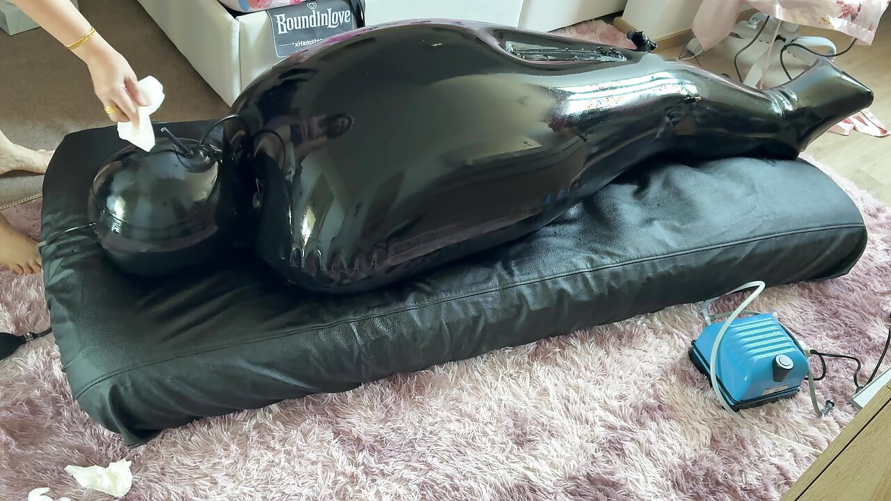 Esposa deixa seu marido louco com ESTIM em saco inflável de látex de látex - Exreme Edging. Respiração restringida amordaçada