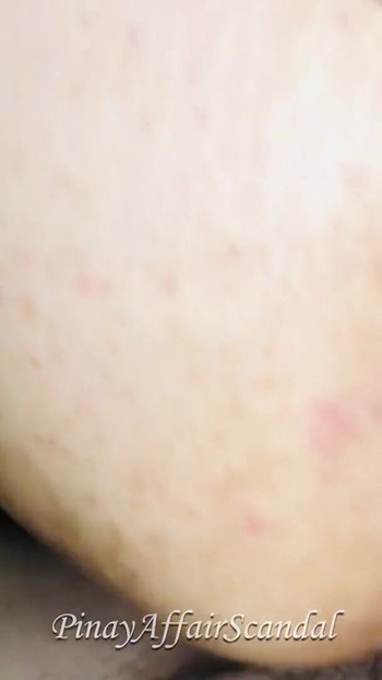 Erőteljes pillanat a "Fucked My Stepister's Tight Creamy Punsy" című dalból