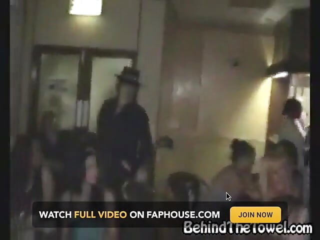 Mira la polla de esa stripper