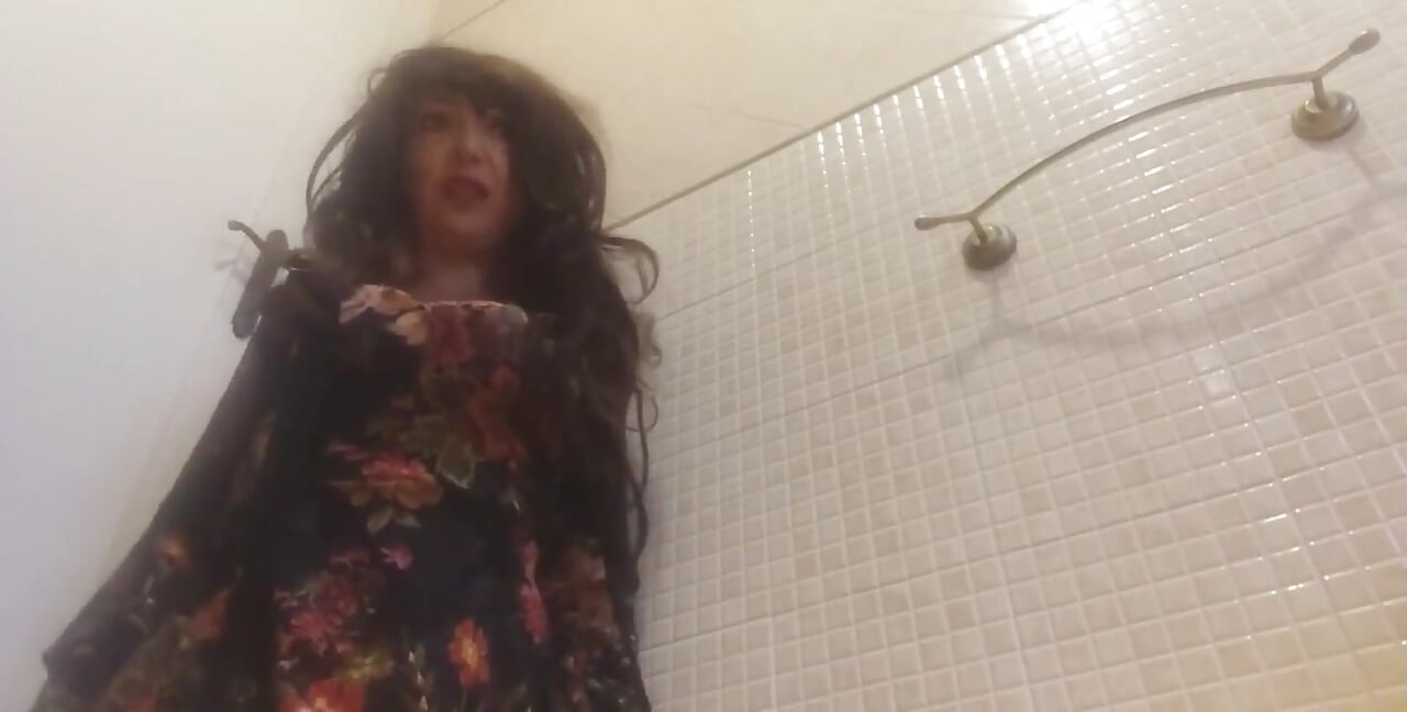 Monia Whore, Goes to the Theater and...an Unmissable Story