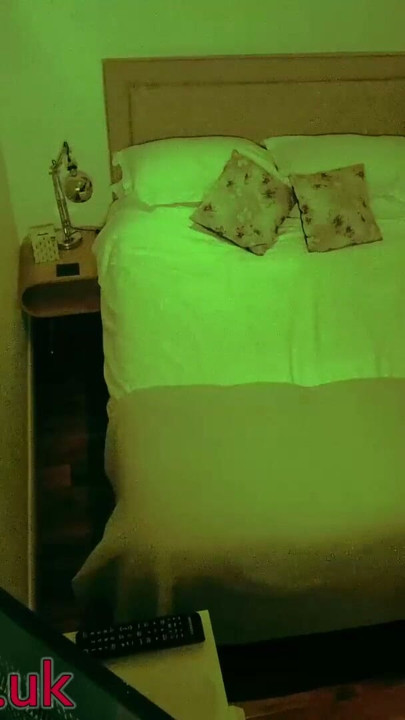 Voyeur: par som knuller i Airbnb | Klipp 1