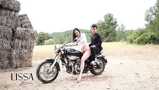 Motorcycle Sex with Vibrations and Twerk