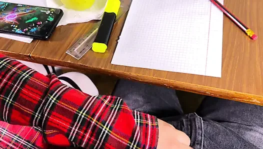 MÄDCHEN spielt Spiele und streichelt seinen schwanz - Mobile Legenden
