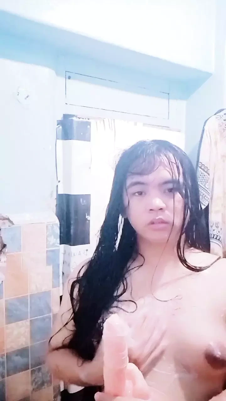 菲律宾女郎在秘密视频通话中玩耍