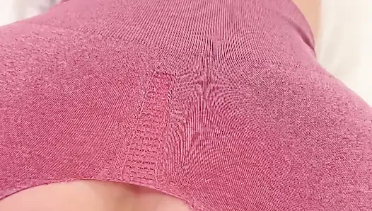 Wanita olahraga wanita lagi asik masturbasi pantatnya pakai dildo sampai orgasme setelah olahraga