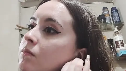 Soyunuyor, ayakkabılarımı çıkarıyor, makyajımı çıkarıyor, yatacak her şey. Sweet Dreams My Loves