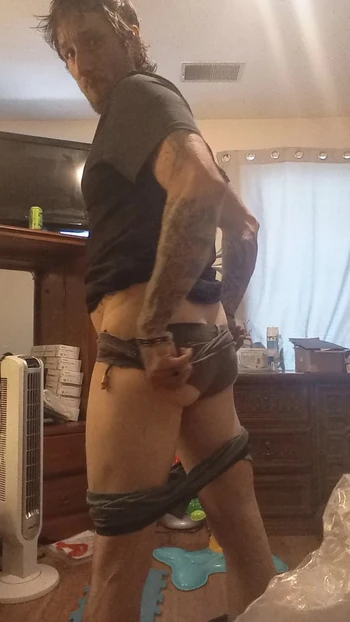 Me showing my ass for anybbc that might want to fuck me please respond i want huge black cocks to cum in me .I'm a black cock s