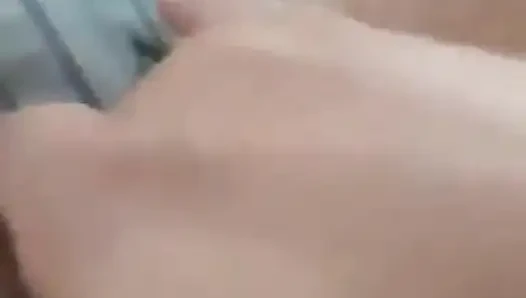 Amcığımla oynuyorum