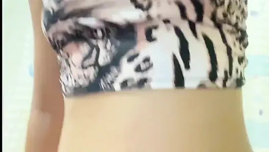 Ben onu sikerken Filipinli arkadaşım aniden zayıf kaldı