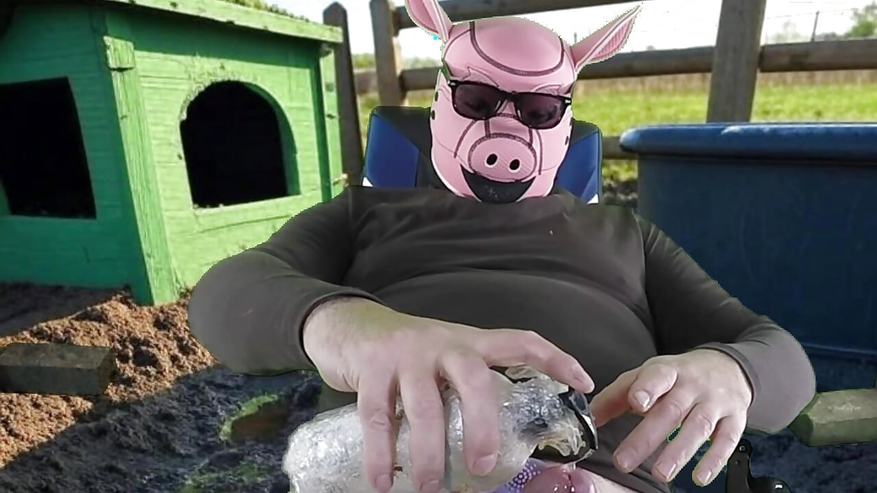 Prljavi tata svinja štap u blatu samo s fleshlightom za društvo