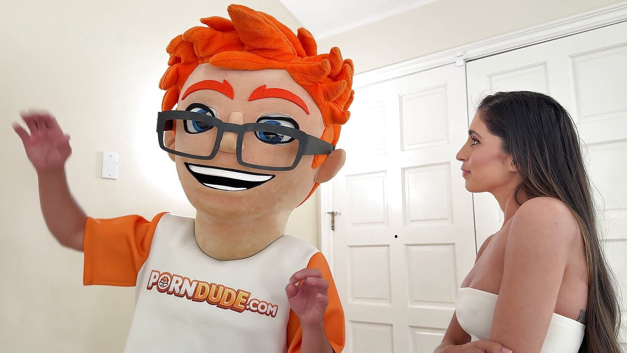 Büyük yarağım porndudecasting'de indra'yi domaltarak parçalıyor