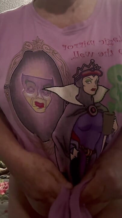 Love on My Granny‘s Slutty Nakedness