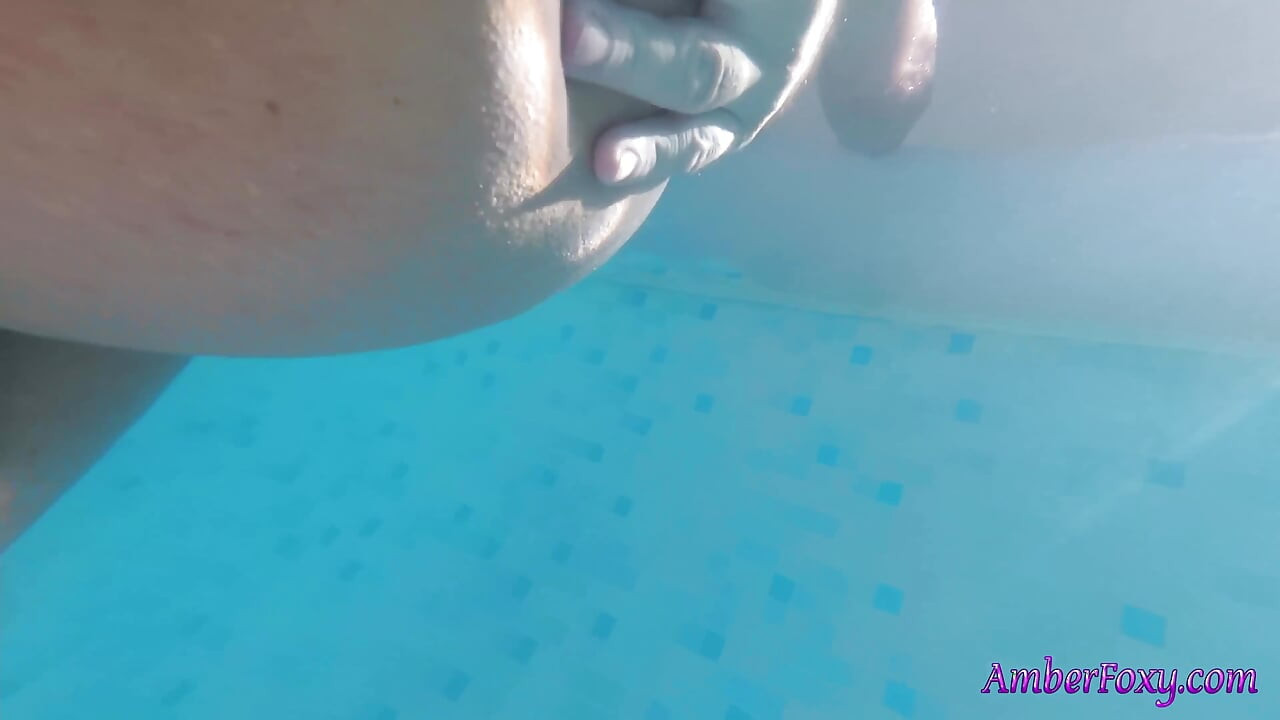 Swimming pool long fucking and cumshot