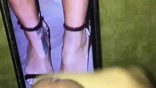 Cum üzerinde rihanna seksi ayaklar 2
