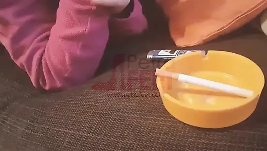 Rauchen und fetisch mit süßem teenager