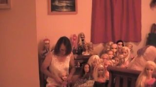 Thomasina liebt ihre Puppen