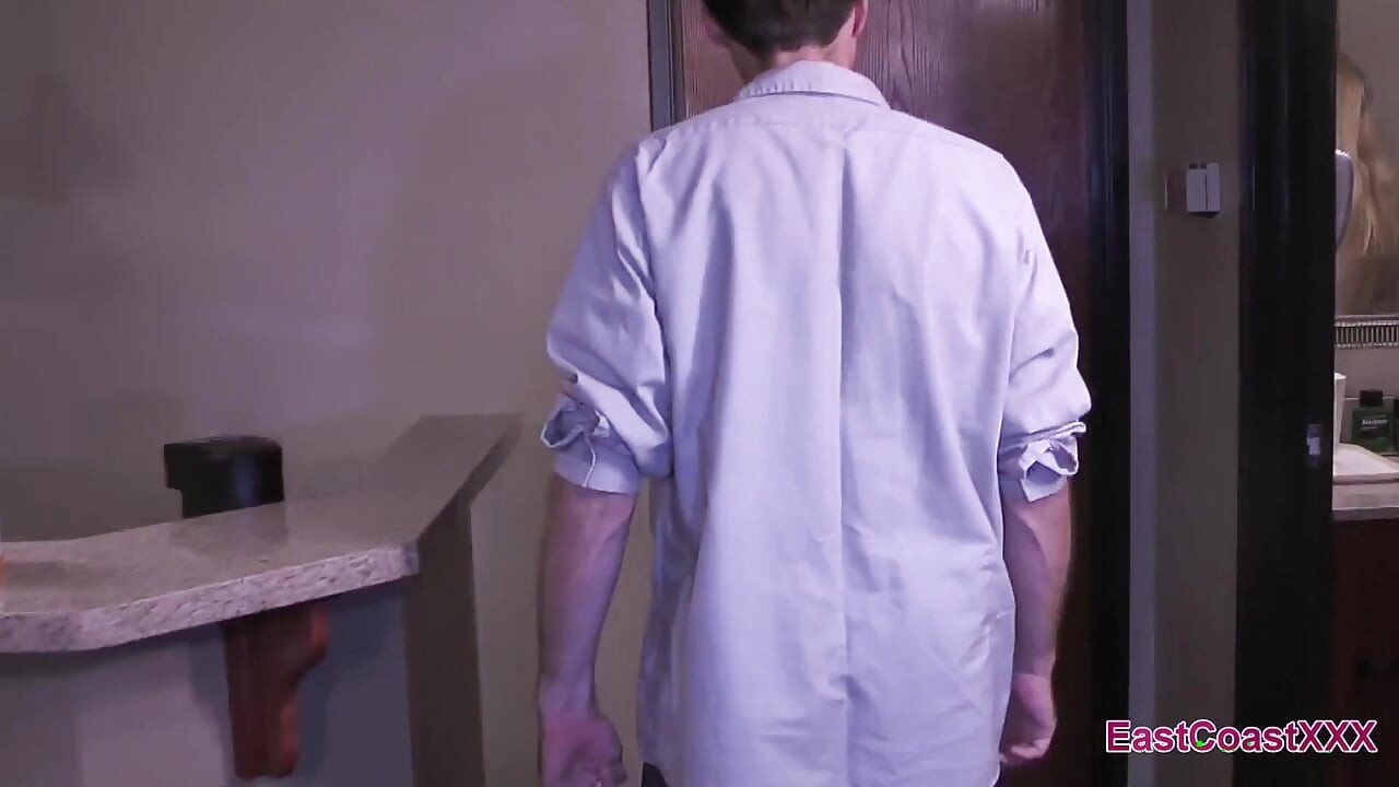 Lola Hunter Fucks Hotel Guy Again