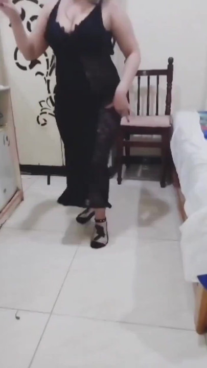 My wife dances, shakes and arouses us so that I can fuck her with the heat of intercourse | Clip 1
