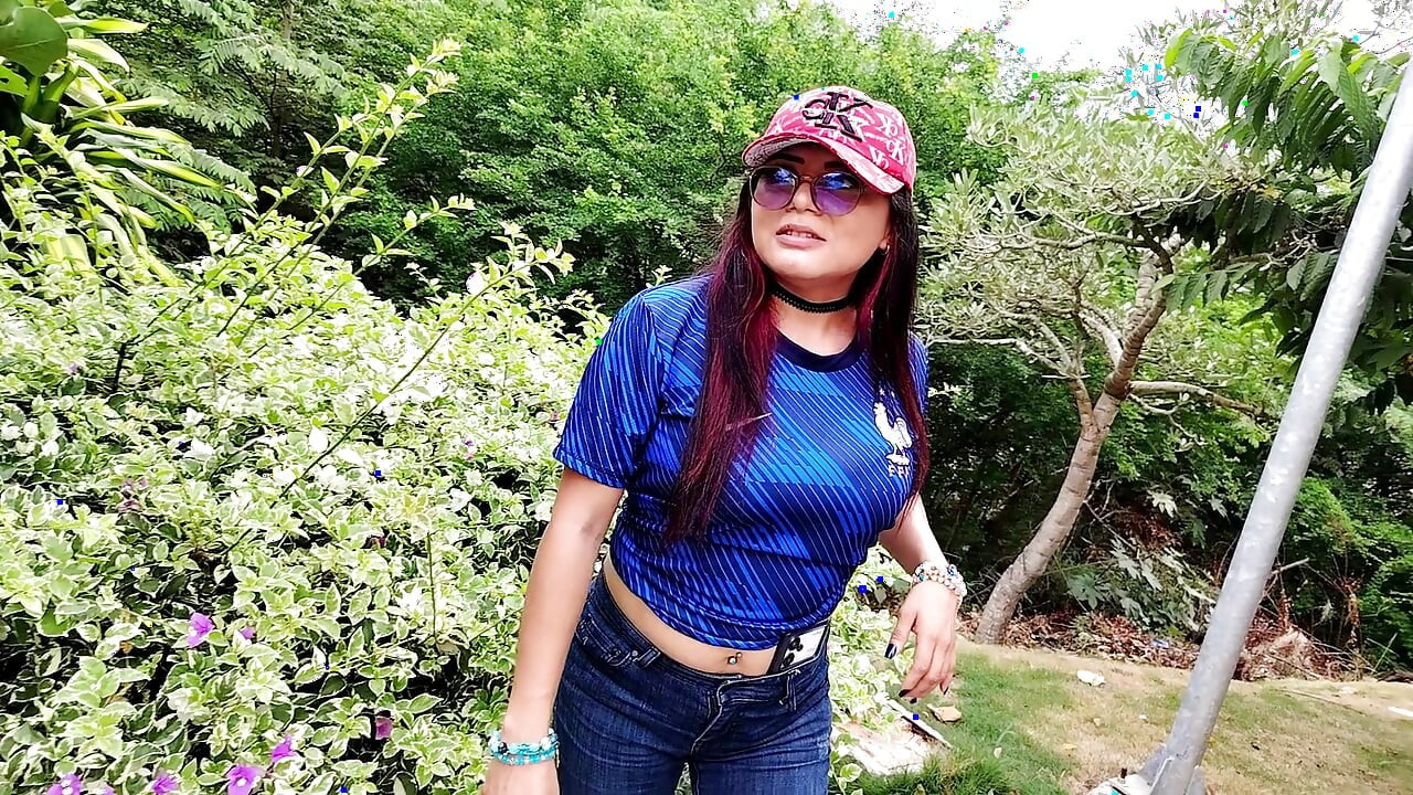 ชายอาร์เจนตินาเย็ดตูดของสาวฝรั่งเศสที่ห้อยอยู่รอบๆ สวนสาธารณะเพื่อหาแฟนหนุ่ม