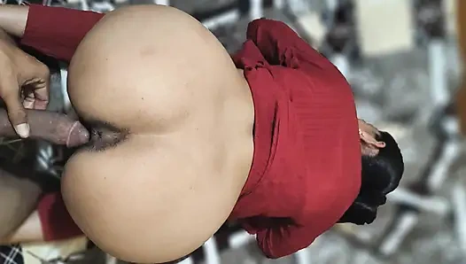 Hintli büyük götlü desi ev hanımının yerel tarafından domaltılarak büyük yarağa ihtiyacı var (amcıkla osuruk)