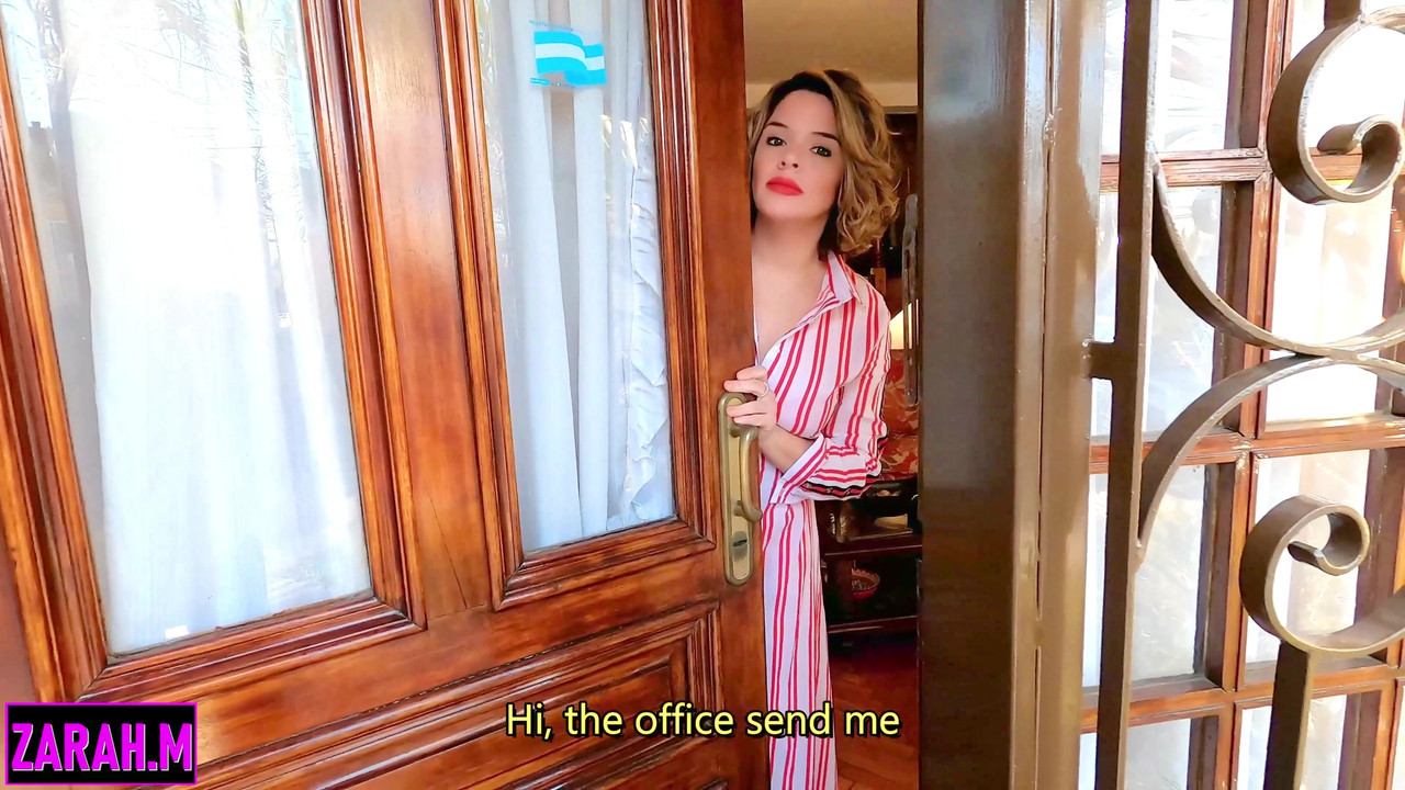 我老板的妻子勾引我干她并射在她巨大的奶子上