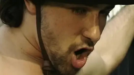 Немецкие альпинисты трахаются на вершине