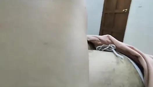 Üvey teyzem tatile geldi ve yalnızken onu yememi seviyor