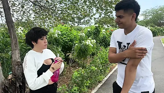 Ich werde mit meiner stiefschwester wichsen, um uns abzulenken und sie zu überzeugen, nach Hause zu gehen