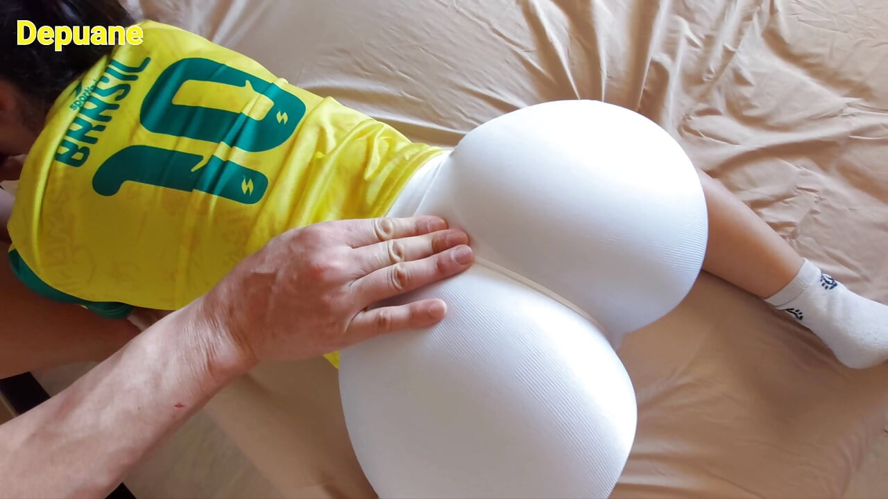 Brasil vecina en primer plano - molienda intensa en cuatro y penetración rápida del semen desordenado en el culo