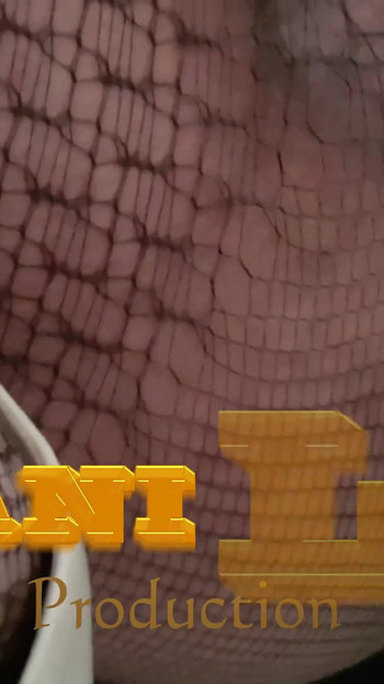 Dani_leg svršava u seksi crnoj mrežastoj mreži