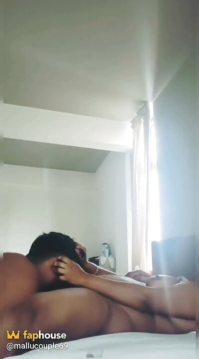 Mallu evli kadın yüksek sesle çığlık atıyor