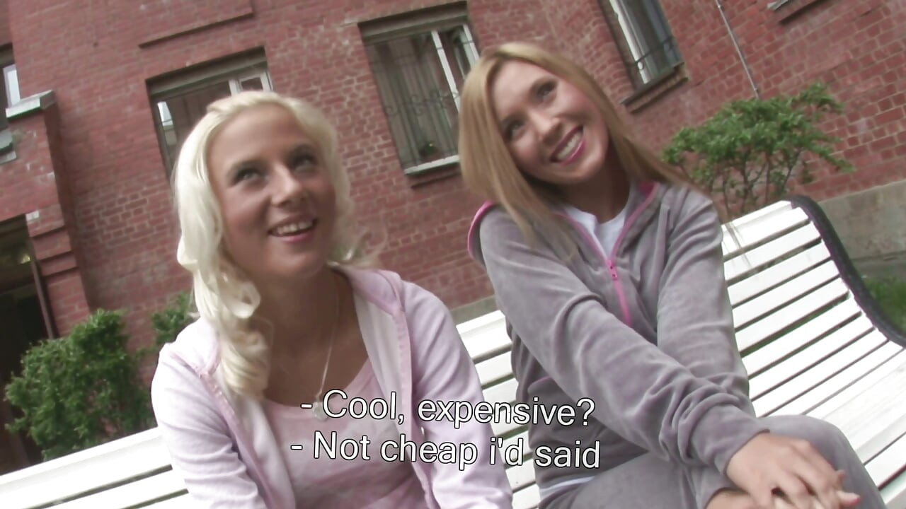 Ягоди и тройки за две възвишени млади рускини