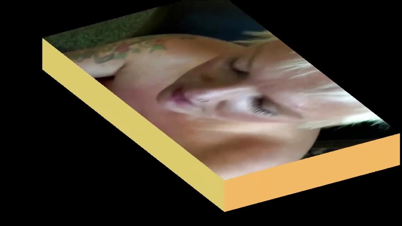 Drobna francuska laska waliła w dziury i obciążała jej duże cycki