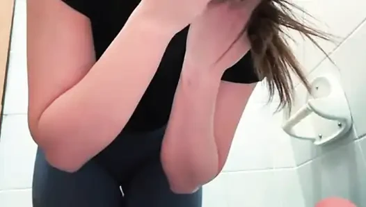 Desi college ladki apni chut me ungli krti leak viral video