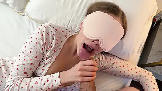 Stiefmutter wachte mit einem schwanz im mund auf - niemand wird es wissen