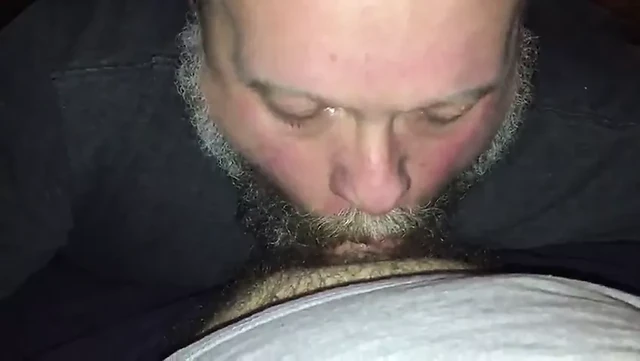 Big bear suckin my dick