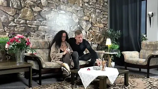 Татуированная милфа на молодом члене... Лизание киски, трах киски