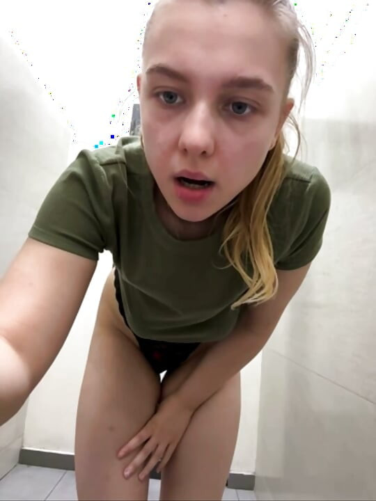 Extreme squirting in the gym with jucielussie